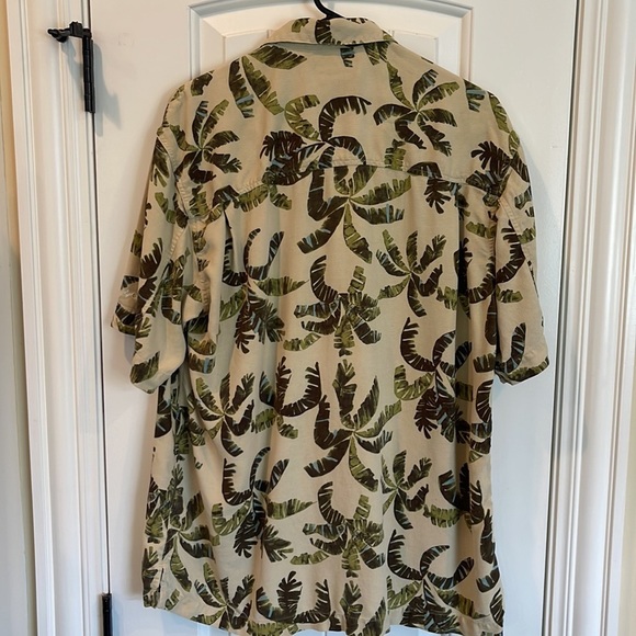 šCOLUMBIA XCO Silk Tropical Escape Palm Short Sleeve Hawaiian Shirt - Picture 3 of 12